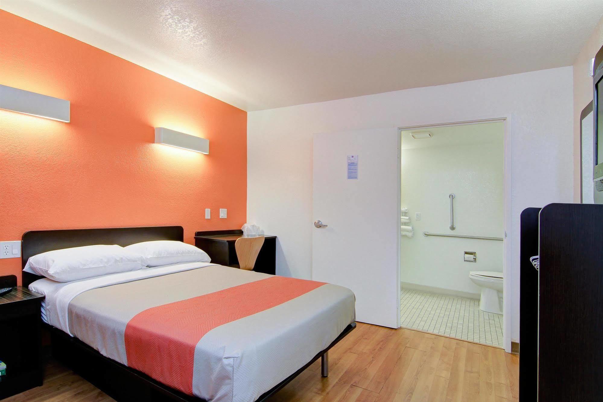Motel 6 Old Town Scottsdale Fashion Square Dış mekan fotoğraf