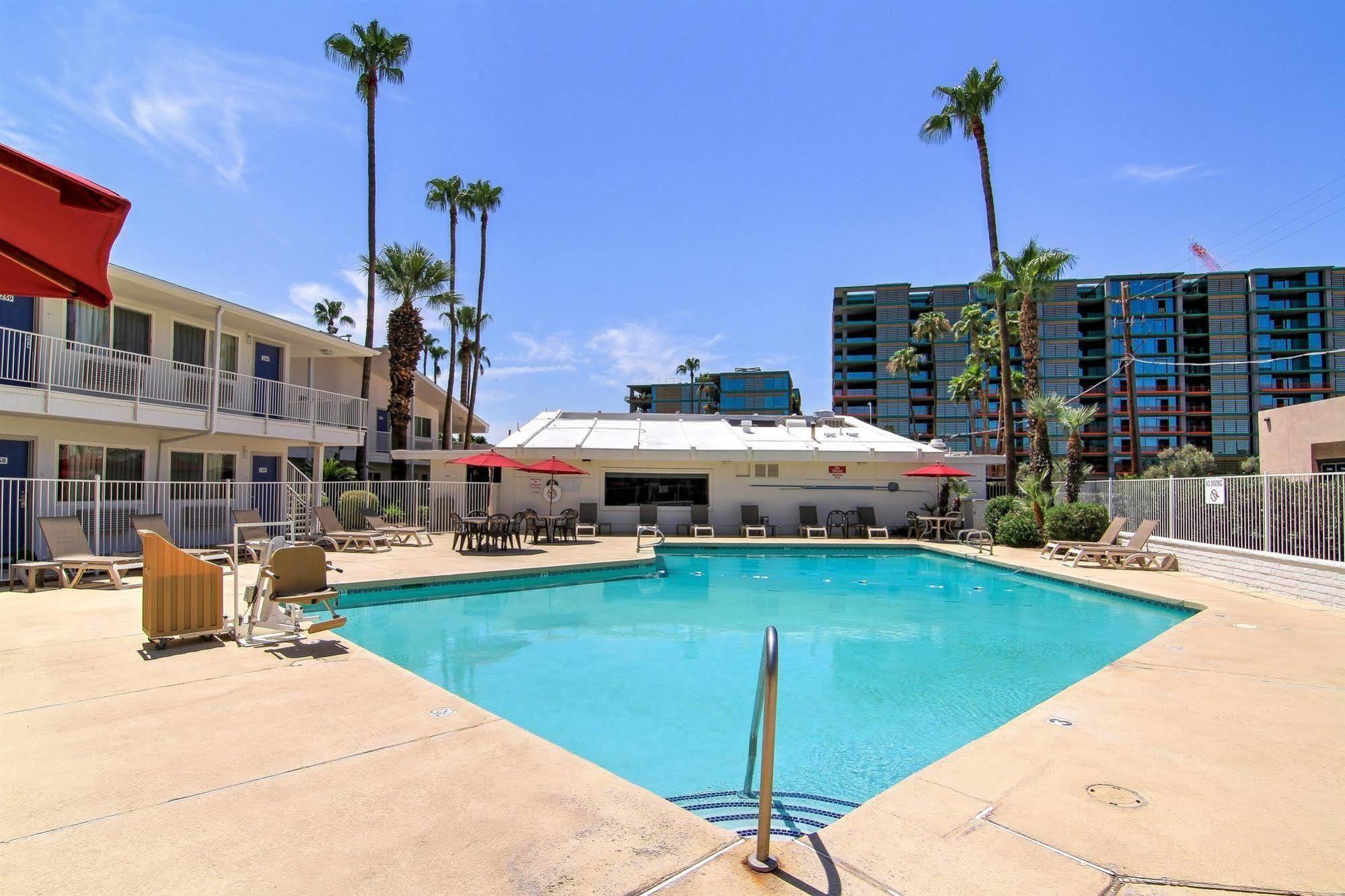 Motel 6 Old Town Scottsdale Fashion Square Dış mekan fotoğraf